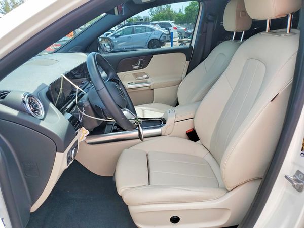 2025 MERCEDES-BENZ GLA
