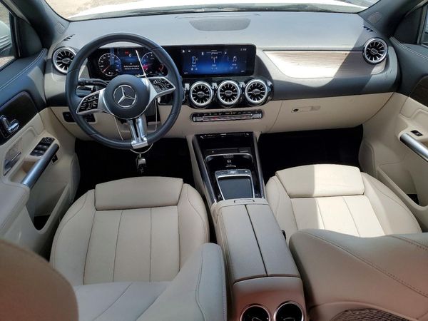 2025 MERCEDES-BENZ GLA