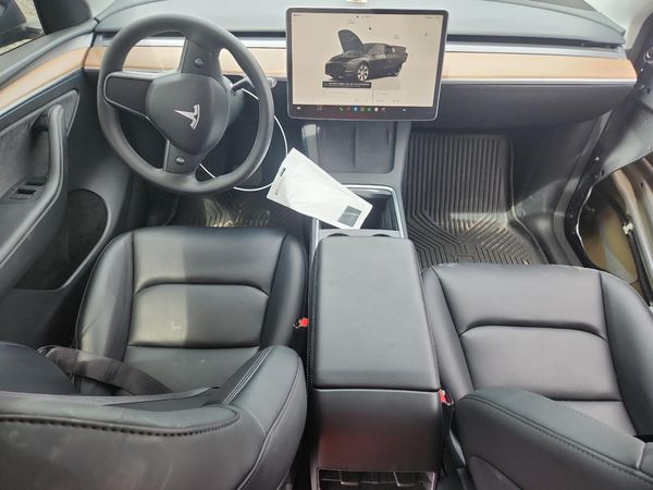 2024 TESLA MODEL Y