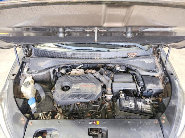 2016 KIA SORENTO EX — Engine bay
