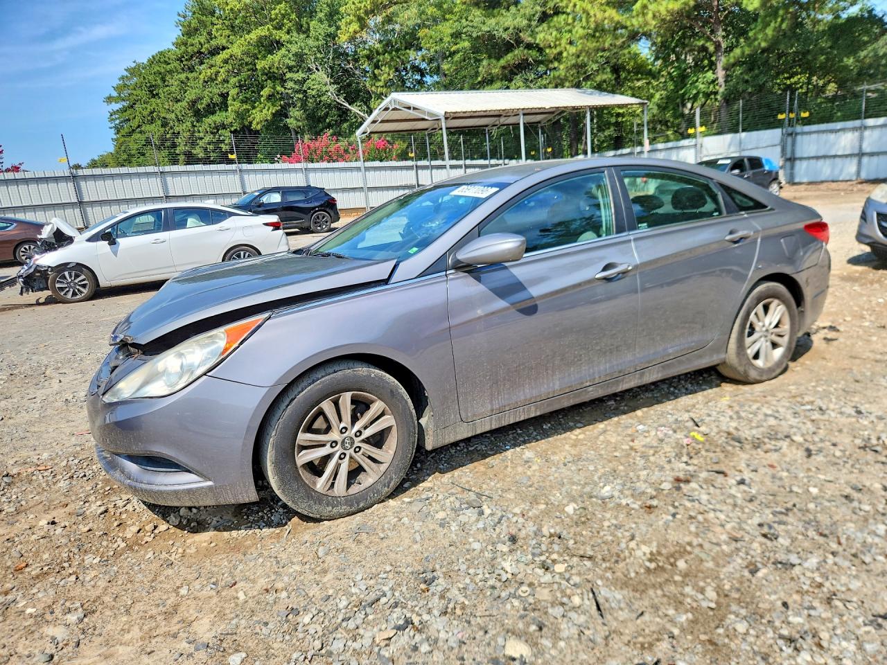 2013 HYUNDAI SONATA GLS/ GLS Popular — Front 3/4