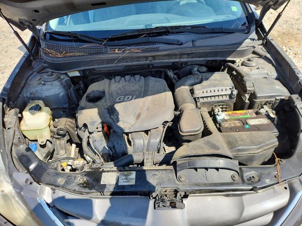 2013 HYUNDAI SONATA GLS/ GLS Popular — Engine bay