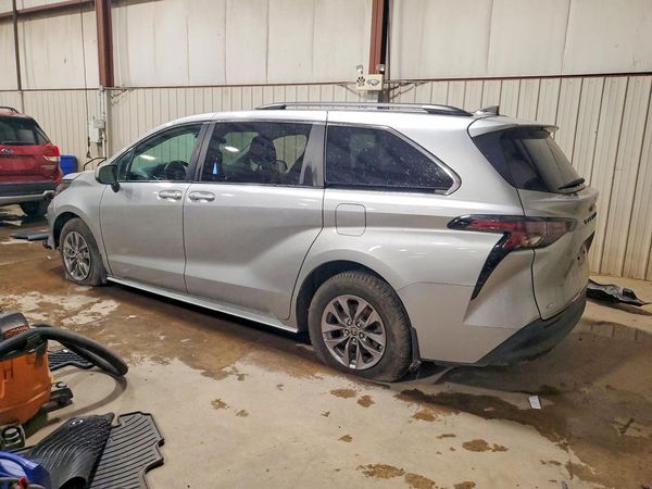 2023 TOYOTA SIENNA LE