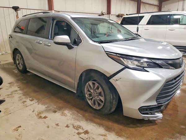 2023 TOYOTA SIENNA LE
