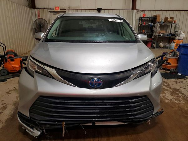 2023 TOYOTA SIENNA LE