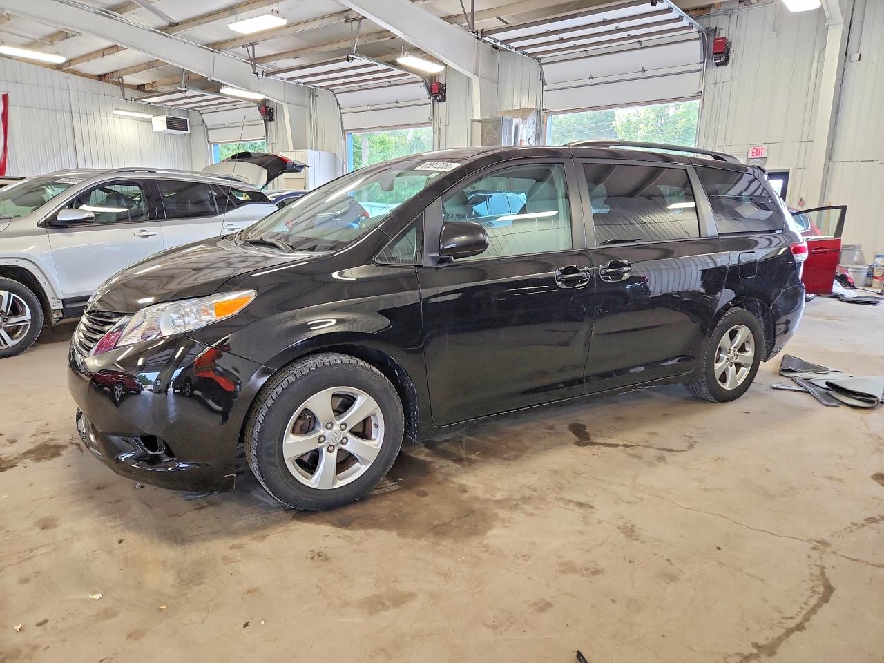 2013 TOYOTA SIENNA