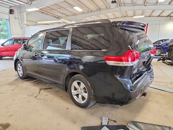 2013 TOYOTA SIENNA