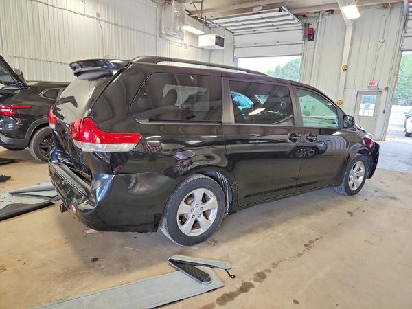 2013 TOYOTA SIENNA
