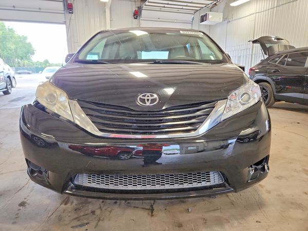 2013 TOYOTA SIENNA