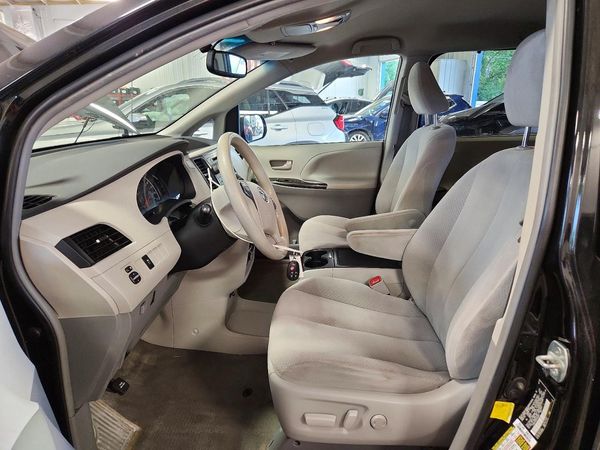 2013 TOYOTA SIENNA