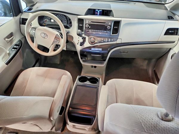 2013 TOYOTA SIENNA