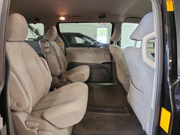 2013 TOYOTA SIENNA