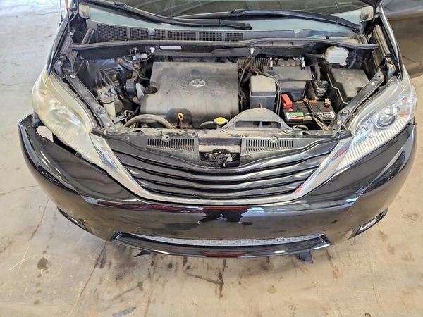 2013 TOYOTA SIENNA