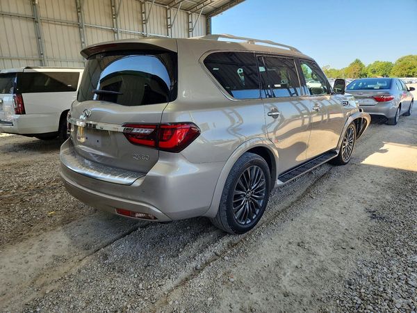 2023 INFINITI QX80 Premium