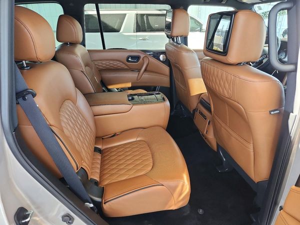 2023 INFINITI QX80 Premium