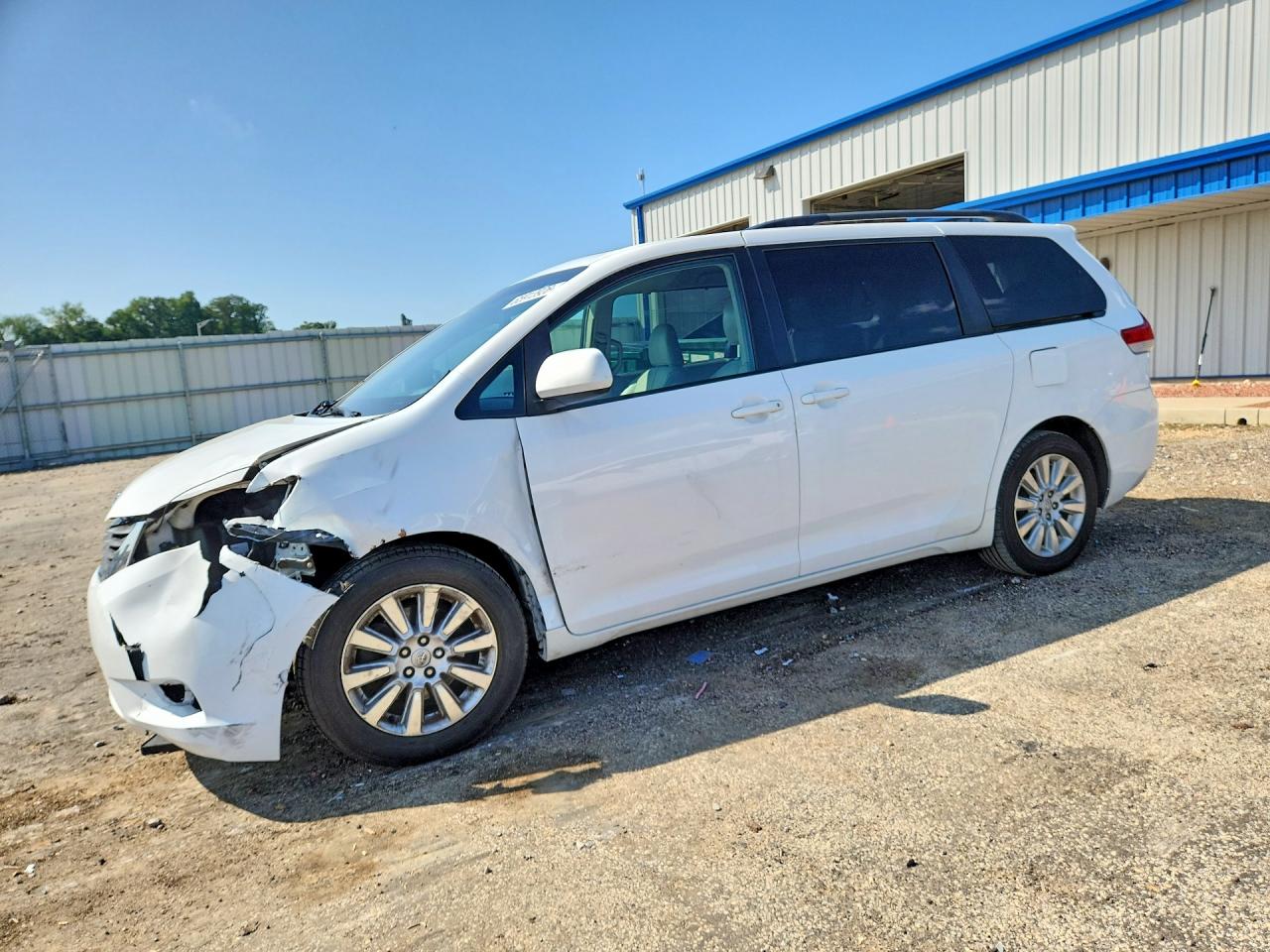 2014 TOYOTA SIENNA