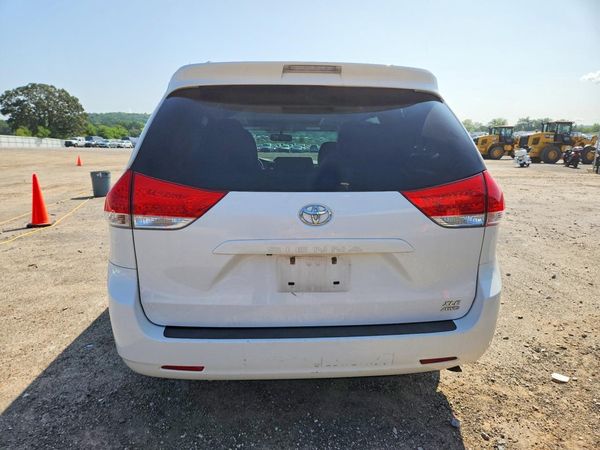2014 TOYOTA SIENNA