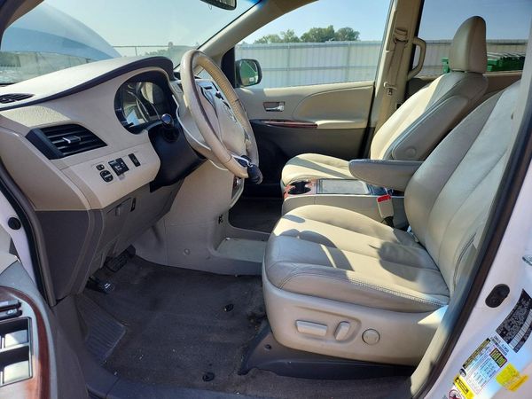 2014 TOYOTA SIENNA