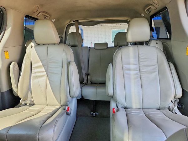 2014 TOYOTA SIENNA
