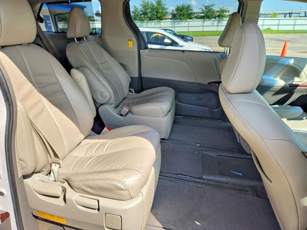 2014 TOYOTA SIENNA