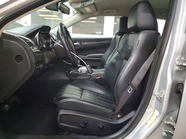 2019 CHRYSLER 300