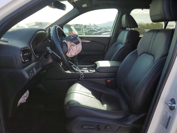 2025 HONDA PILOT BLACK EDITION — DENT