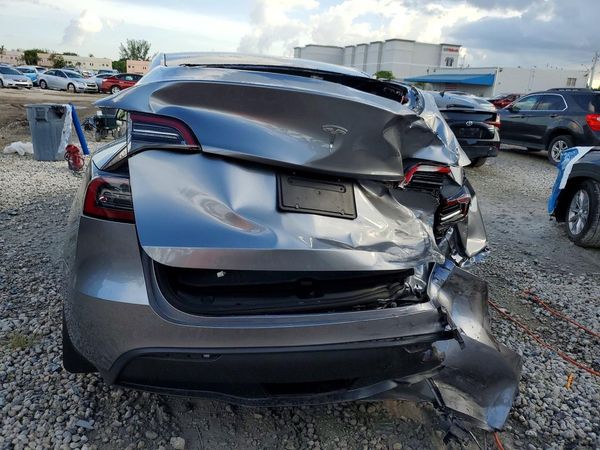 2025 TESLA MODEL Y
