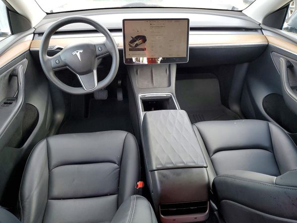 2025 TESLA MODEL Y