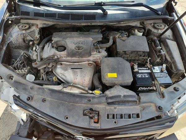 2012 TOYOTA CAMRY — Engine bay