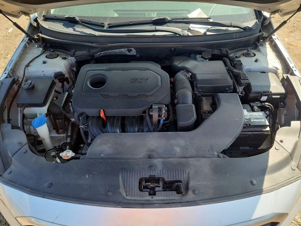2017 HYUNDAI SONATA SE, Eco — Engine bay