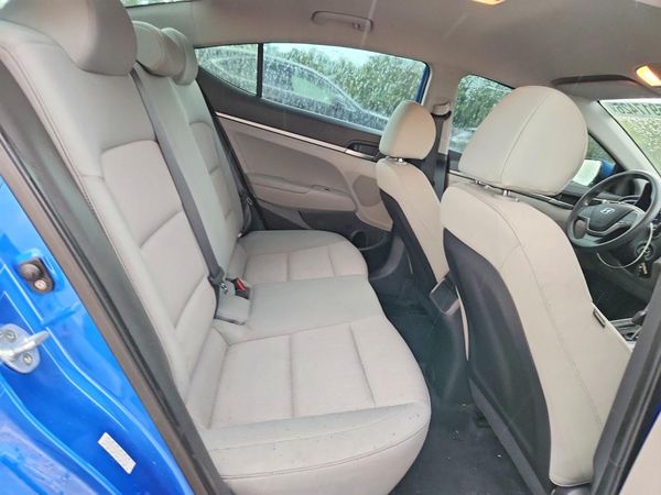 2017 HYUNDAI ELANTRA SE Base