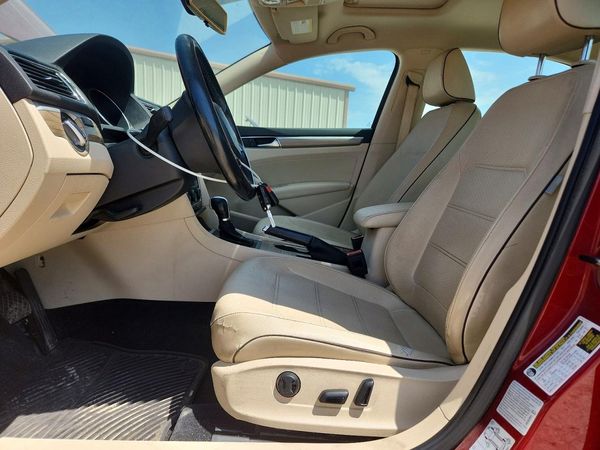 2017 VOLKSWAGEN PASSAT SE