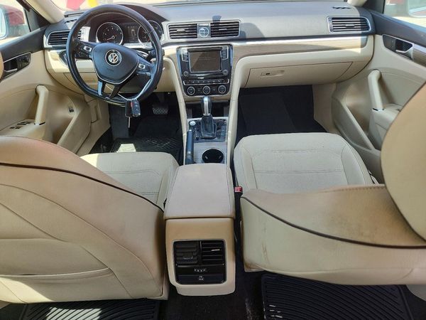2017 VOLKSWAGEN PASSAT SE