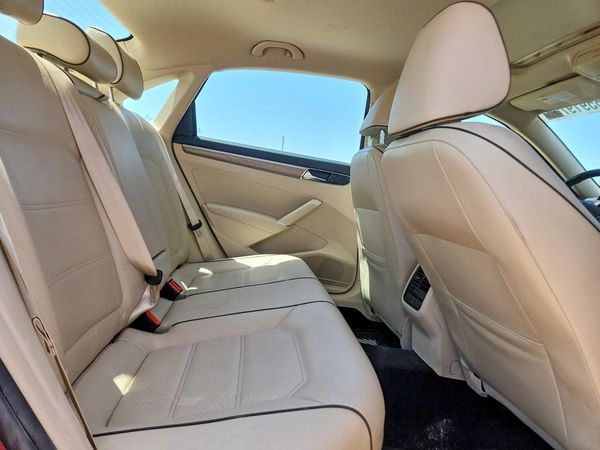 2017 VOLKSWAGEN PASSAT SE