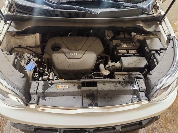 2015 KIA SOUL GL(Middle-low grade) — Engine bay