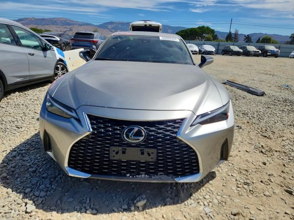 2021 LEXUS IS 300 Comfort