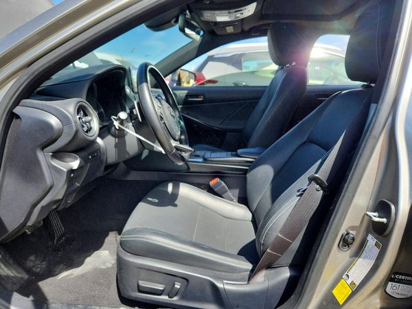 2021 LEXUS IS 300 Comfort