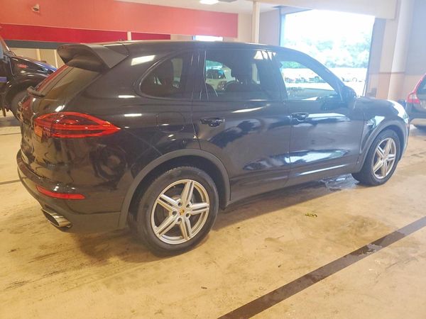 2015 PORSCHE CAYENNE