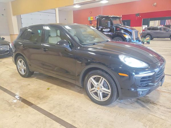 2015 PORSCHE CAYENNE