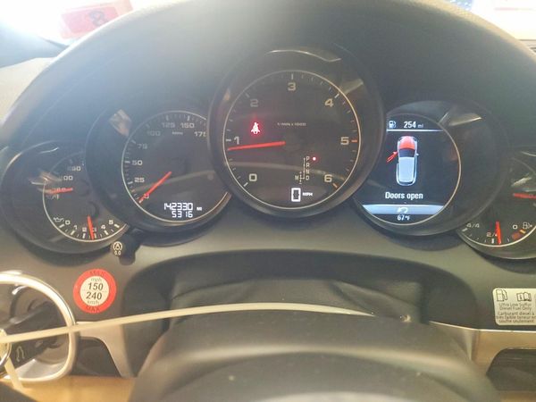 2015 PORSCHE CAYENNE