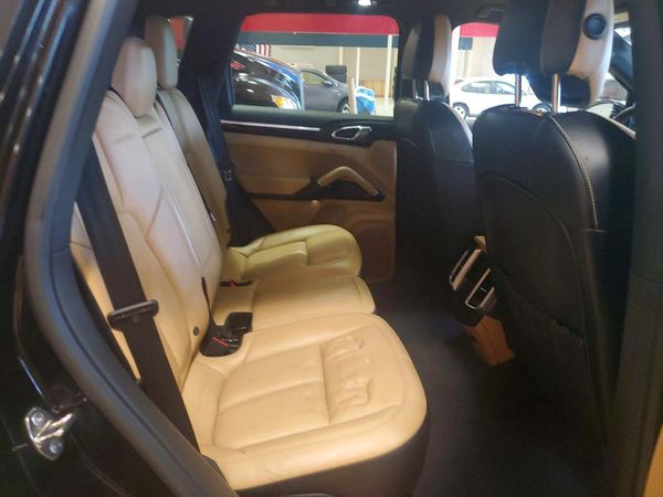 2015 PORSCHE CAYENNE