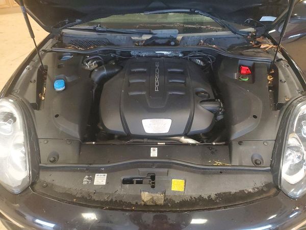 2015 PORSCHE CAYENNE