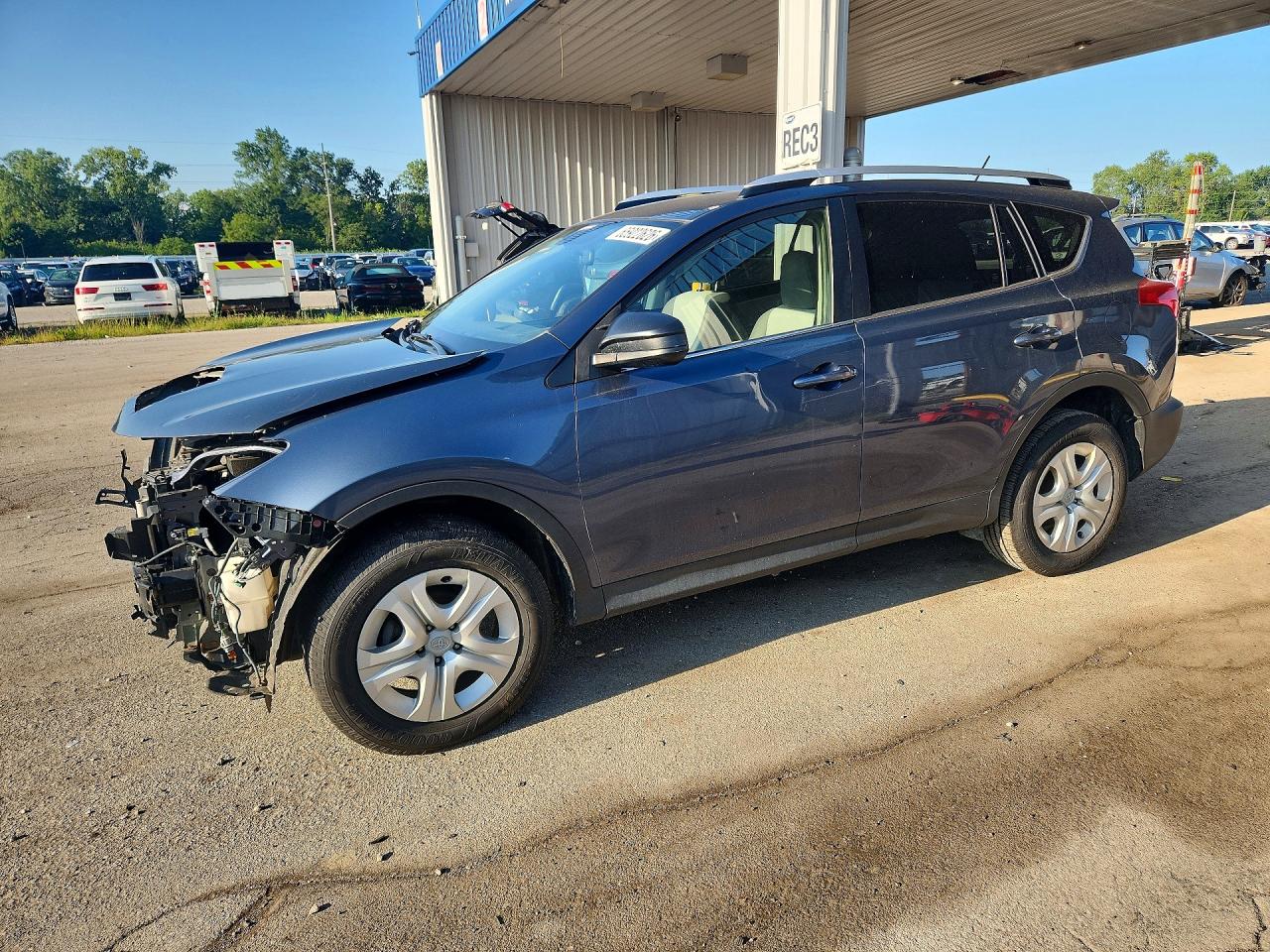 2014 TOYOTA RAV4 Standard — Front 3/4