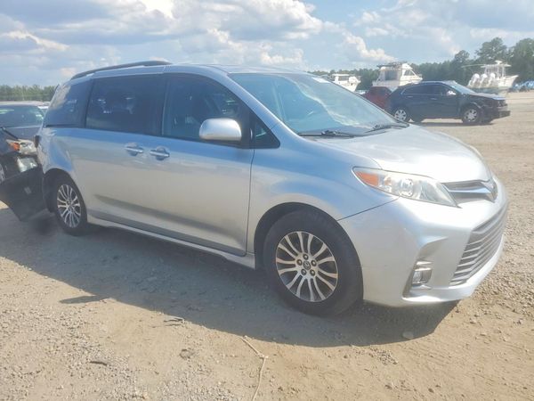 2020 TOYOTA SIENNA Q grade