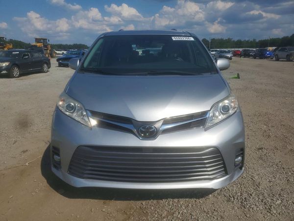 2020 TOYOTA SIENNA Q grade