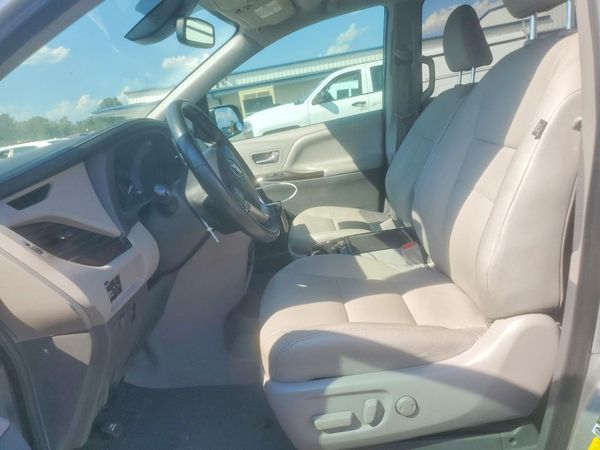 2020 TOYOTA SIENNA Q grade