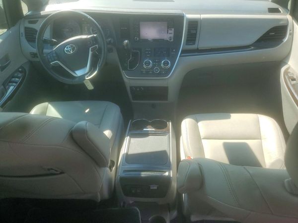 2020 TOYOTA SIENNA Q grade