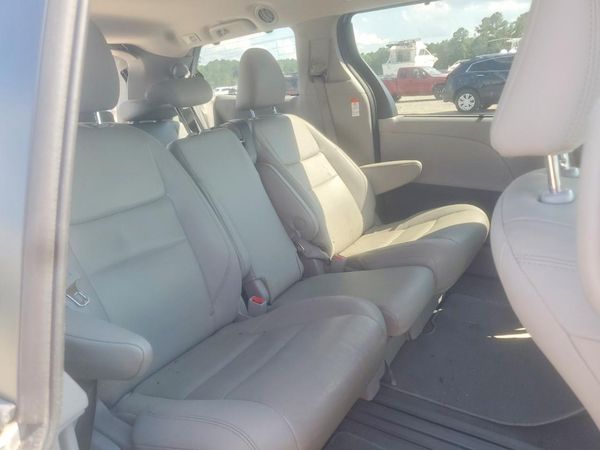2020 TOYOTA SIENNA Q grade
