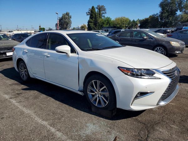 2017 LEXUS ES 300h