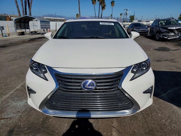 2017 LEXUS ES 300h